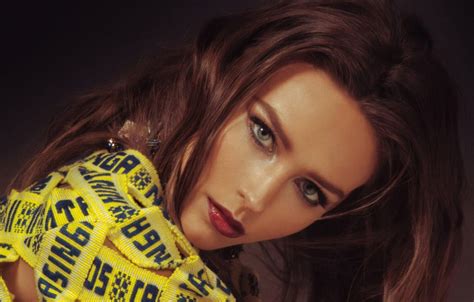 Обои girl photo blue eyes model bokeh lips brunette portrait на телефон и рабочий стол