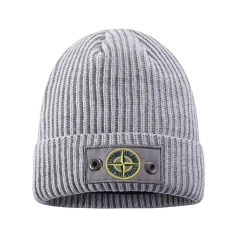 Svart Stone Island Mössa - Stone Island | Plick Second Hand