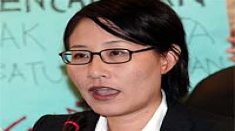 సల ల మహళ నత నగన చతరల Malaysian woman politician Elizabeth Wong exposed naked photo