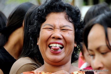 wajah gembira warga sekitar | TR. | Flickr