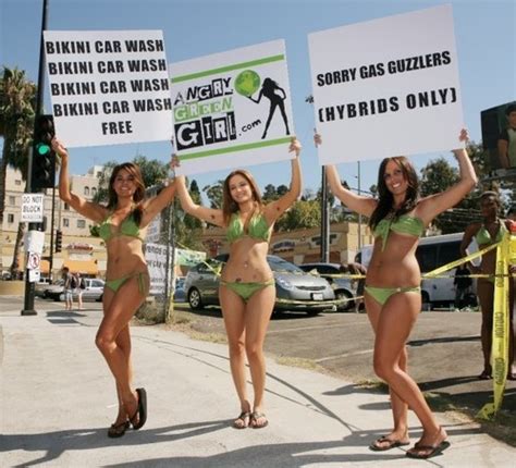 Estas chicas te lavarían el coche en bikini gratis si fuese híbrido