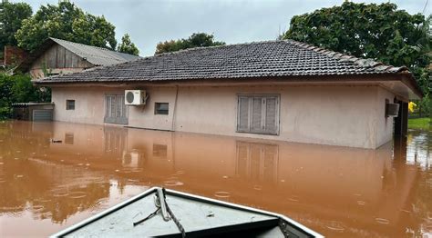 Três Passos News Cheia Do Rio Uruguai Atinge Telhados De Casas Na