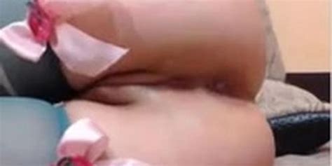 Sexy EMO Feeds Her Meaty Shaved Pussy On Webcam Tnaflix