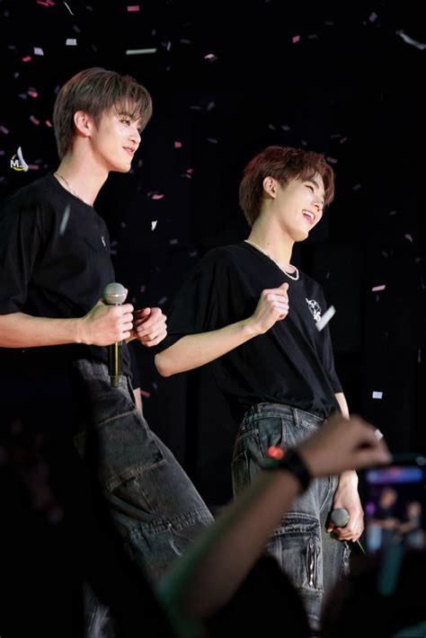 Pin Oleh Kokilla D Di Aseons Selebritas Pria Gay Pria