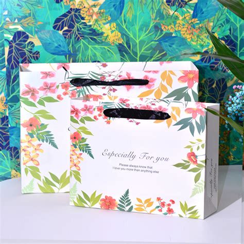 Logo Hot Stamping Shopping Gift Packaging Customized Paper Carry Bag