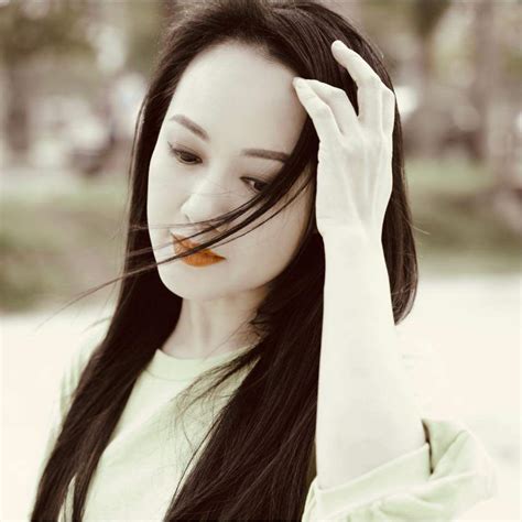 Nữ BTV hot nhất nhì VTV được Quang Dũng khen đẹp xinh lung linh từng nguyện xóa nợ cho nam ca sĩ