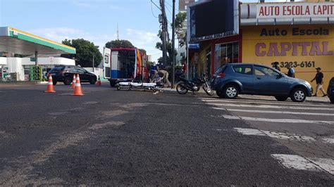 Carro e moto batem no cruzamento das Ruas Rio Grande do Sul e Barão do