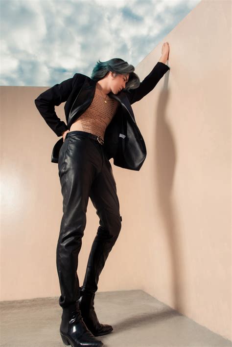 Thầy giáo hot boy với loạt clip cover nhạc tung loạt ảnh đẹp mê