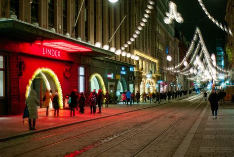 Red Portal 📍 Downtown Helsinki Finland 🕒 December 2023 Flickr