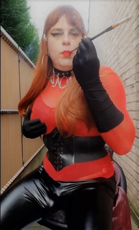 Quietly Smoking With A Holder Nude Pics Xhamster