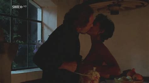 Naked Dennenesch Zoudé in Das Familiengeheimnis