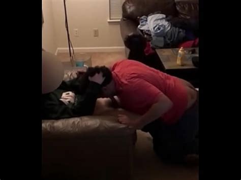 Chupando a un conductor de Lyft y tragándose su gran polla XVIDEOS