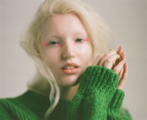 arty girl  fashion  rogue  editorials