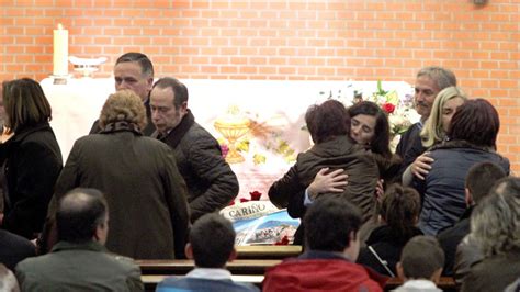 Cientos De Personas En El Funeral Por El Joven Hincha Del Athletic De