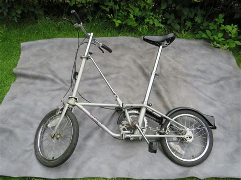 A VERY GOOD VINTAGE THREE SPEED BICKERTON FOLD UP BIKE BY DAHON