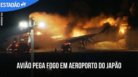 Japão avião pega fogo em aeroporto após bater em outra aeronave cinco