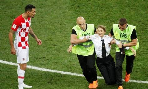 Grupo Feminista Pussy Riot Assume Autoria De Invas O Na Final Da Copa Jornal O Globo