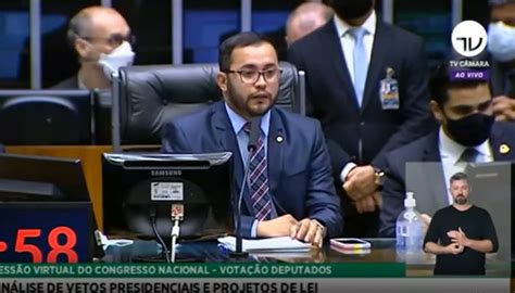 No dia do Mês do Orgulho deputado gay preside sessão no Congresso Guia Gay São Paulo