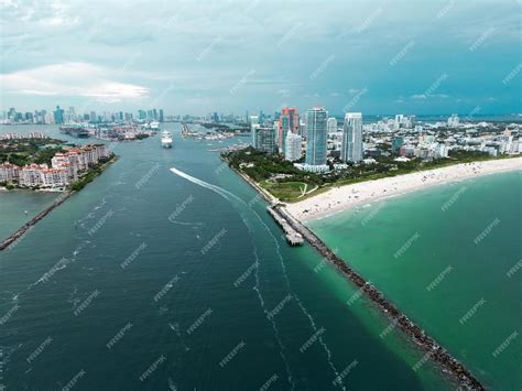 Premium Photo | Miami beach city skyline panorama miami city florida skyline south point park in
