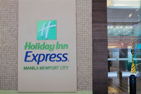 Hiex Traveling Smart With Holiday Inn Express Newport Manila • Awesome
