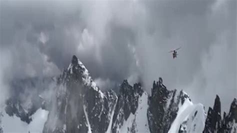 Monte Bianco Due Alpinisti Cinesi Bloccati Sulla Cresta Kuffner