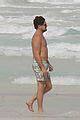 Leonardo DiCaprio Hits The Beach Shirtless In Cancun Photo 3827890