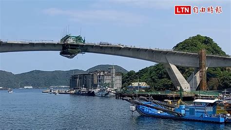 南方澳跨港大橋重建不受強震影響 漁會理事長：有拜有保佑─影片 Dailymotion