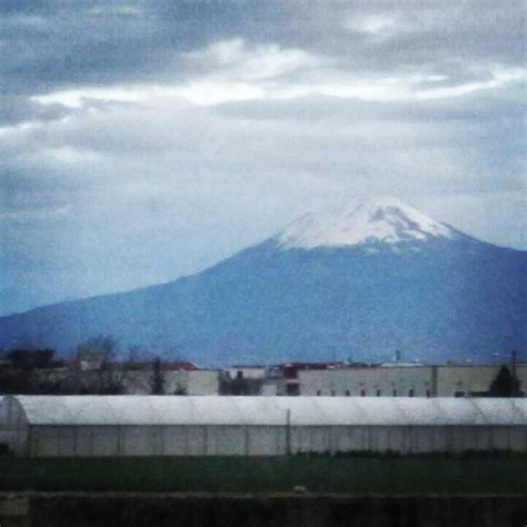 Maltempo Napoli Imbiancata La Vetta Del Vesuvio Foto