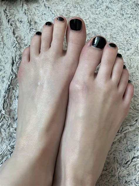 Wanna Help Me Rub This Oil In Nudes Feet NSFW NUDE PICS ORG