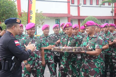 PRAJURIT YONMARHANLAN IV BATAM BERIKAN KEJUTAN UCAPAN HUT KE 78 KORPS