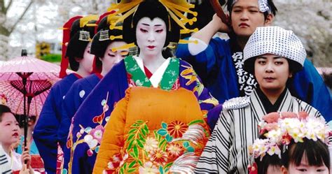 Geisha vs. Oiran: The Characteristics of the Japanese Courtesans - Vikingess Voyages