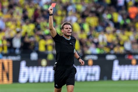 How much do Premier League referees get paid? | Football | Metro News