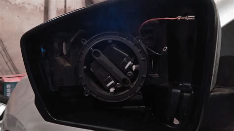 #21. Установка зеркальных элементов & замена лампы ДХО — Lada Гранта ...