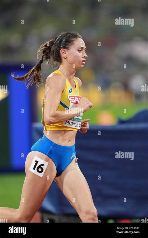 Valeriia Zinenko participating in the 10.000 meters at the 2022 ...