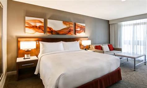 Hilton Mississauga Meadowvale Hotel - Rooms and Suites