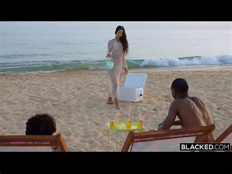 La tentadora Lia de BLACKED tiene un trío con una BBC y sus compañeros de trabajo XVIDEOS