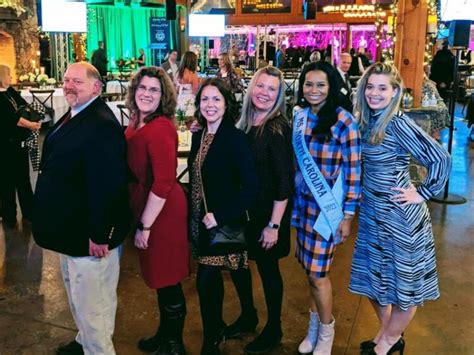 9 Hot Sexy Crystal Stroud Bikini Pics