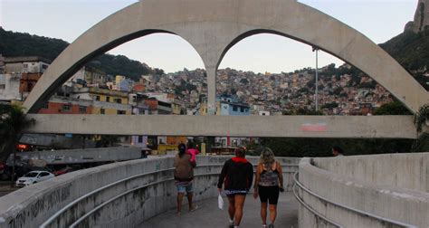 Mulheres sem renda são as mais afetadas pela pandemia na Rocinha