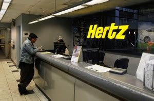 How many locations are there Hertz is servicing globally?