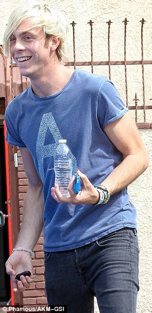 That S A Wild Look Emma Slater Rocks Hot Pink Garter Belt Leggings At Dancing With The Stars