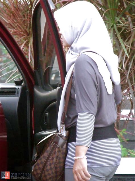 Magnificent Chick In Hijab ZB Porn