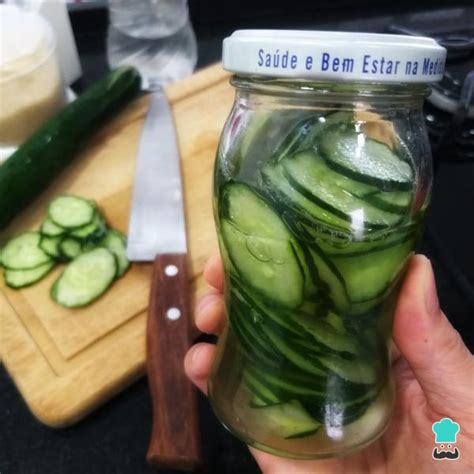 Picles de pepino japonês fatiado sem cozinhar veja