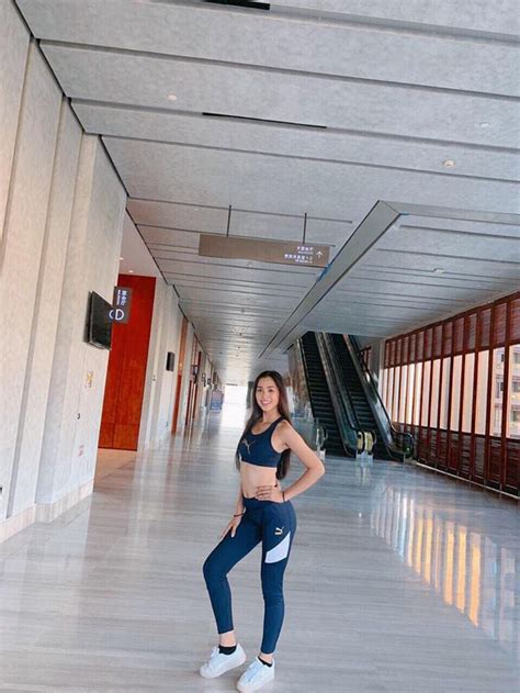 Hoa hậu Tiểu Vy diện bikini khoe cơ bụng săn chắc tại Miss World VTV VN