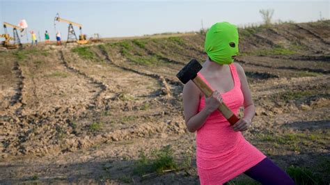 Neues Video Von Pussy Riot Kritisiert Russische Llobby Der Spiegel