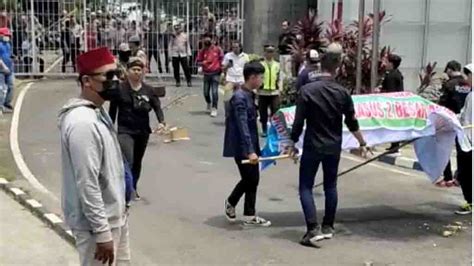 Keranda Jenazah Simbol Matinya Keadilan Dibumi Sumsel Kompasfaktacom
