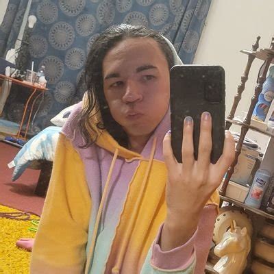 Queen B On Twitter Fuck I M High And Decided To Listen To A Disney Trans Song Twitter