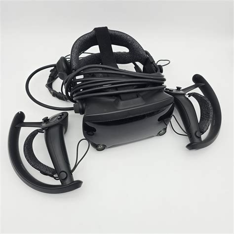 Valve Index VR Full PCVR Kit, Headset, Knuckle Controllers, Base Stati