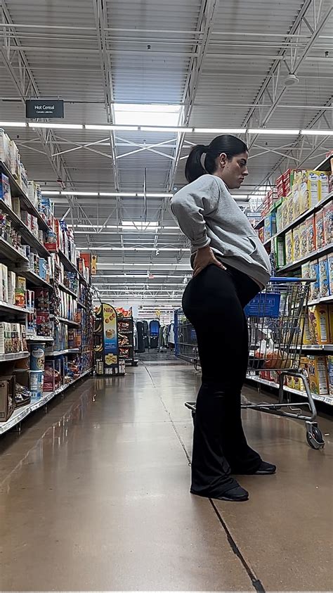 Sexy Slim Pregnant Brunette Amazing Ass In Leggings Spandex Leggings Yoga Pants Forum