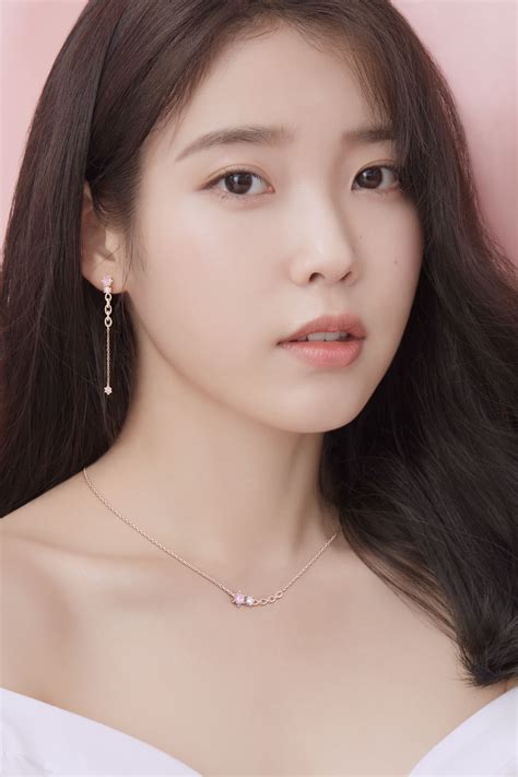 IU - K-Pop - Asiachan KPOP Image Board