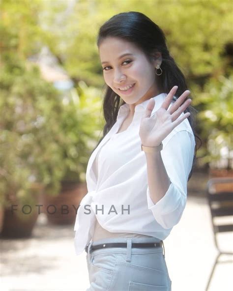 10 Hot Sexy Farah Nabilah Bikini Pics